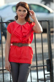 Bluza cu multe volane